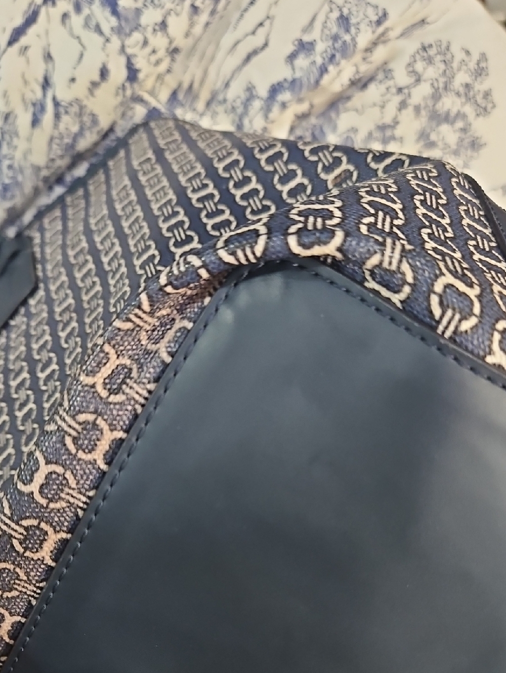 Tory Burch Gemini Link Tote - Picture 8 of 17